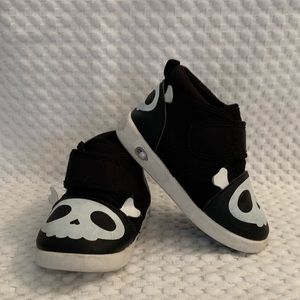 Ikiki squeaky toddler shoes on/off switch